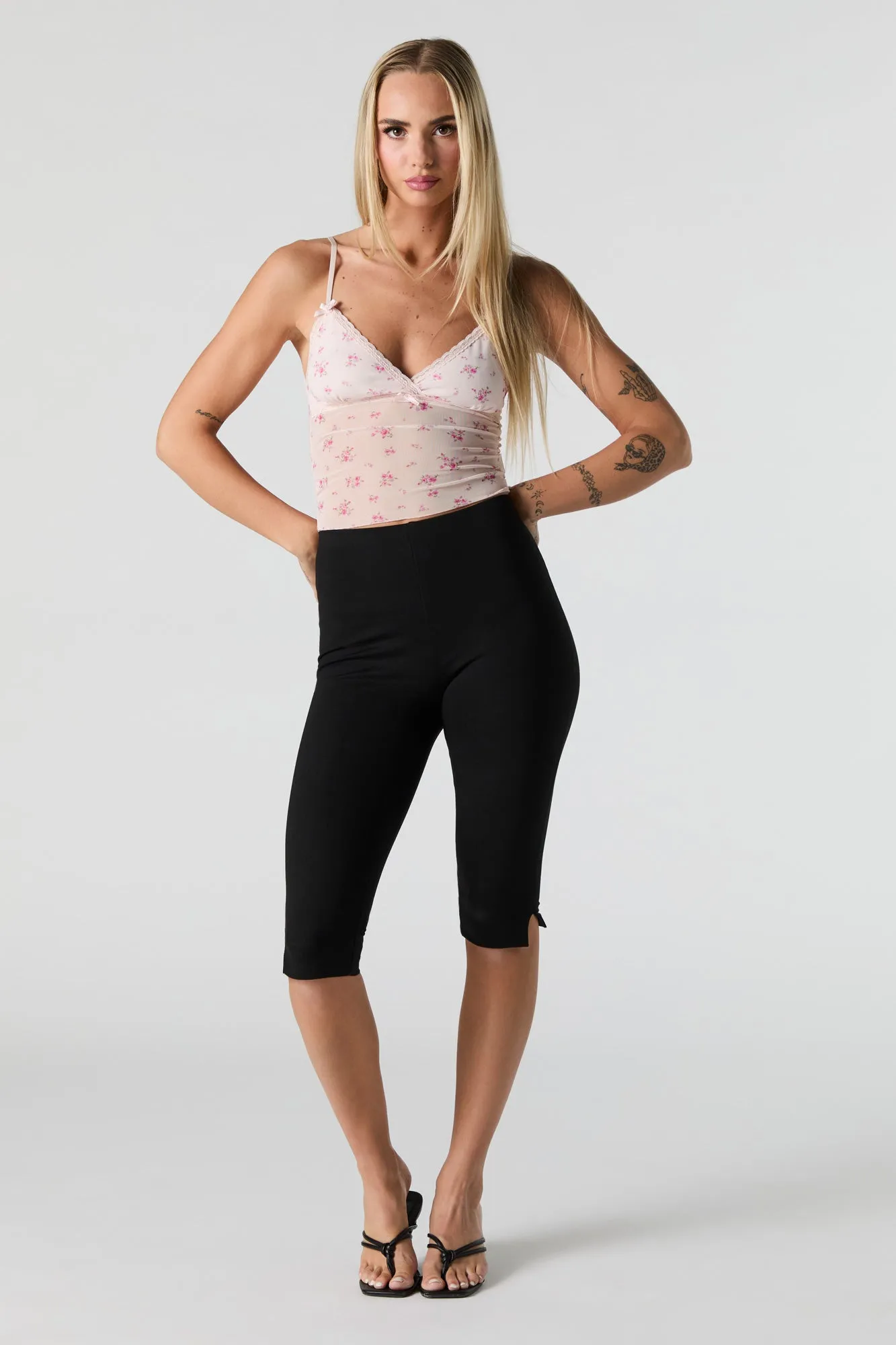 Camisole en filet fleuri avec liséré de dentelle