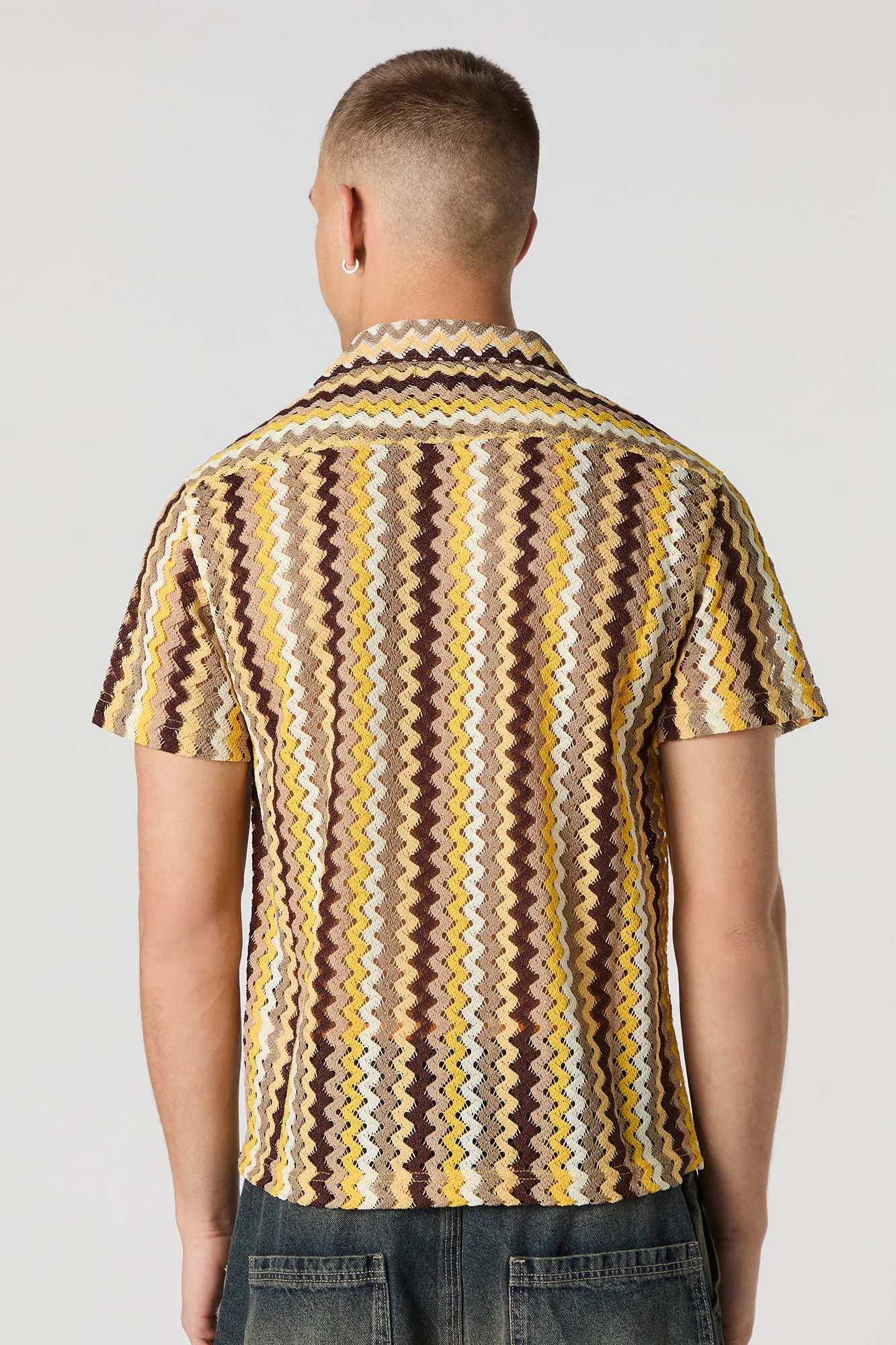 Haut boutonné crocheté à chevrons