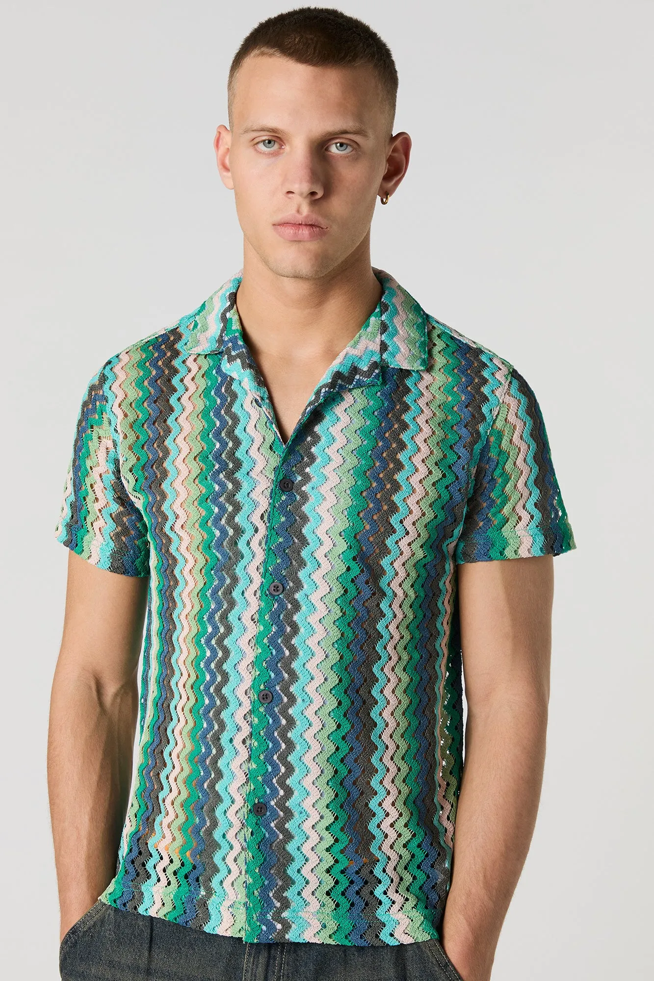 Haut boutonné crocheté à chevrons