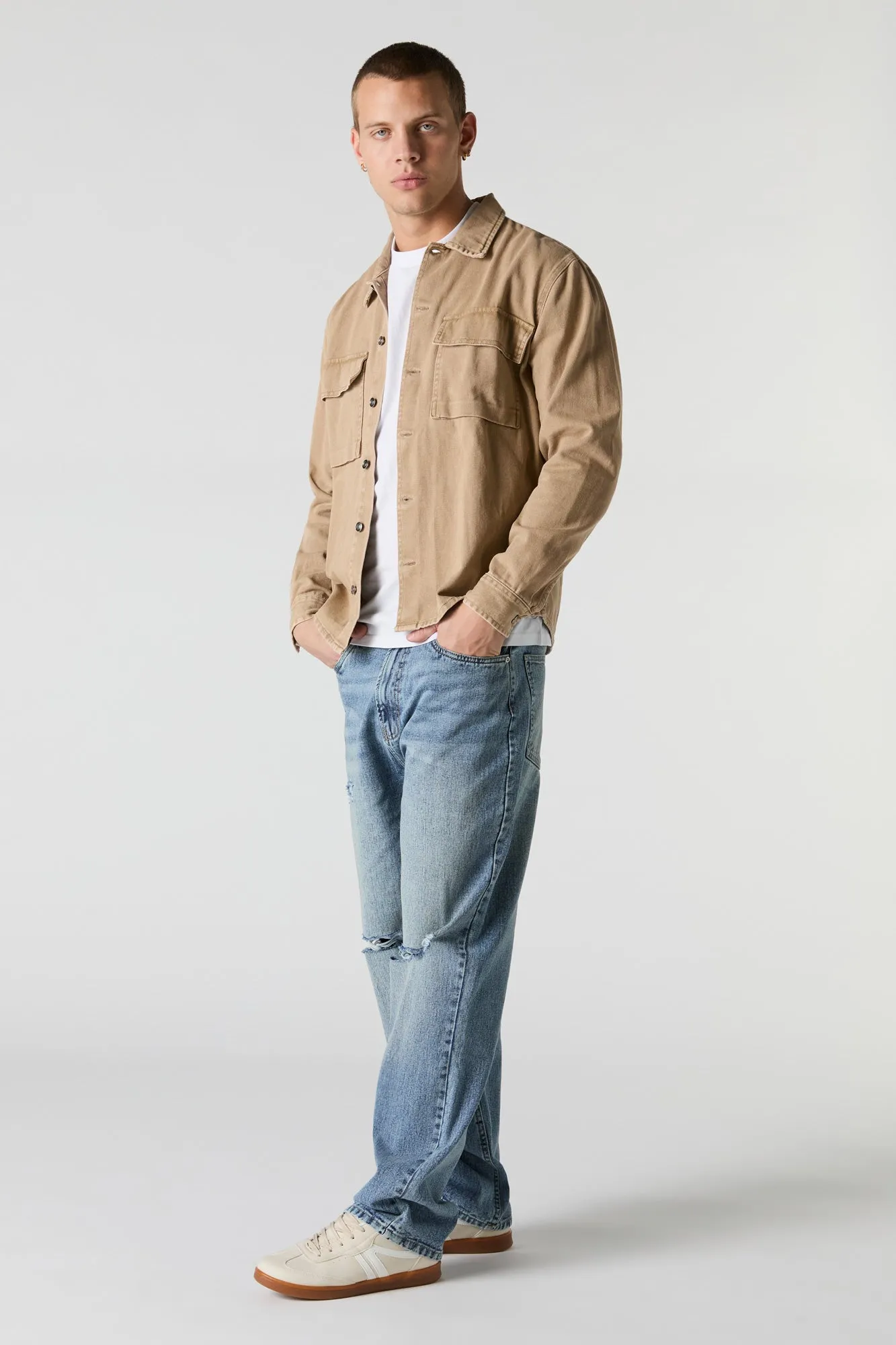 Haut boutonné en denim délavé avec col