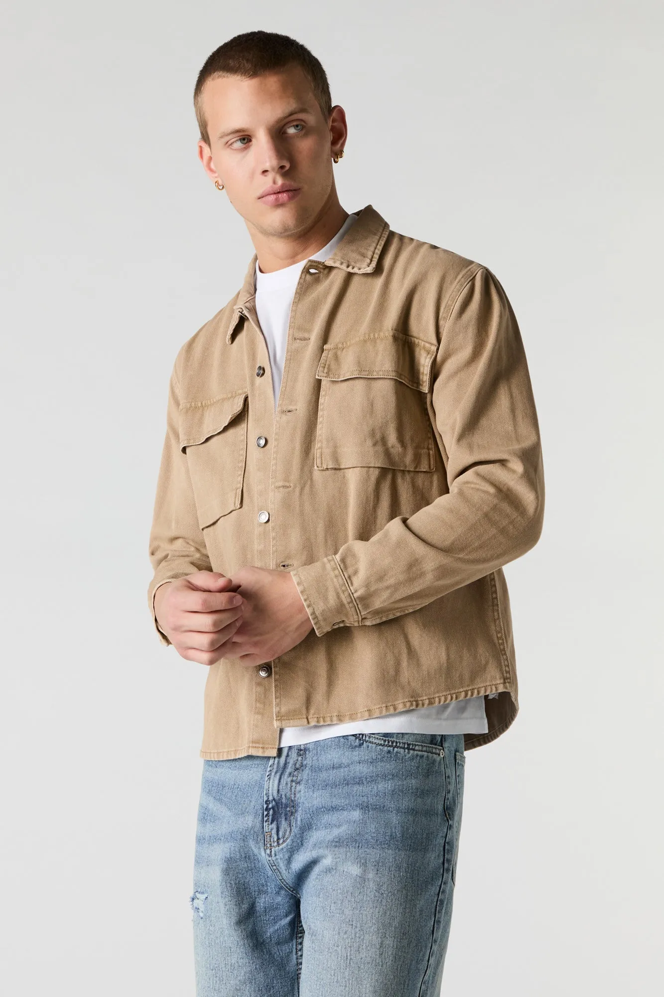 Haut boutonné en denim délavé avec col