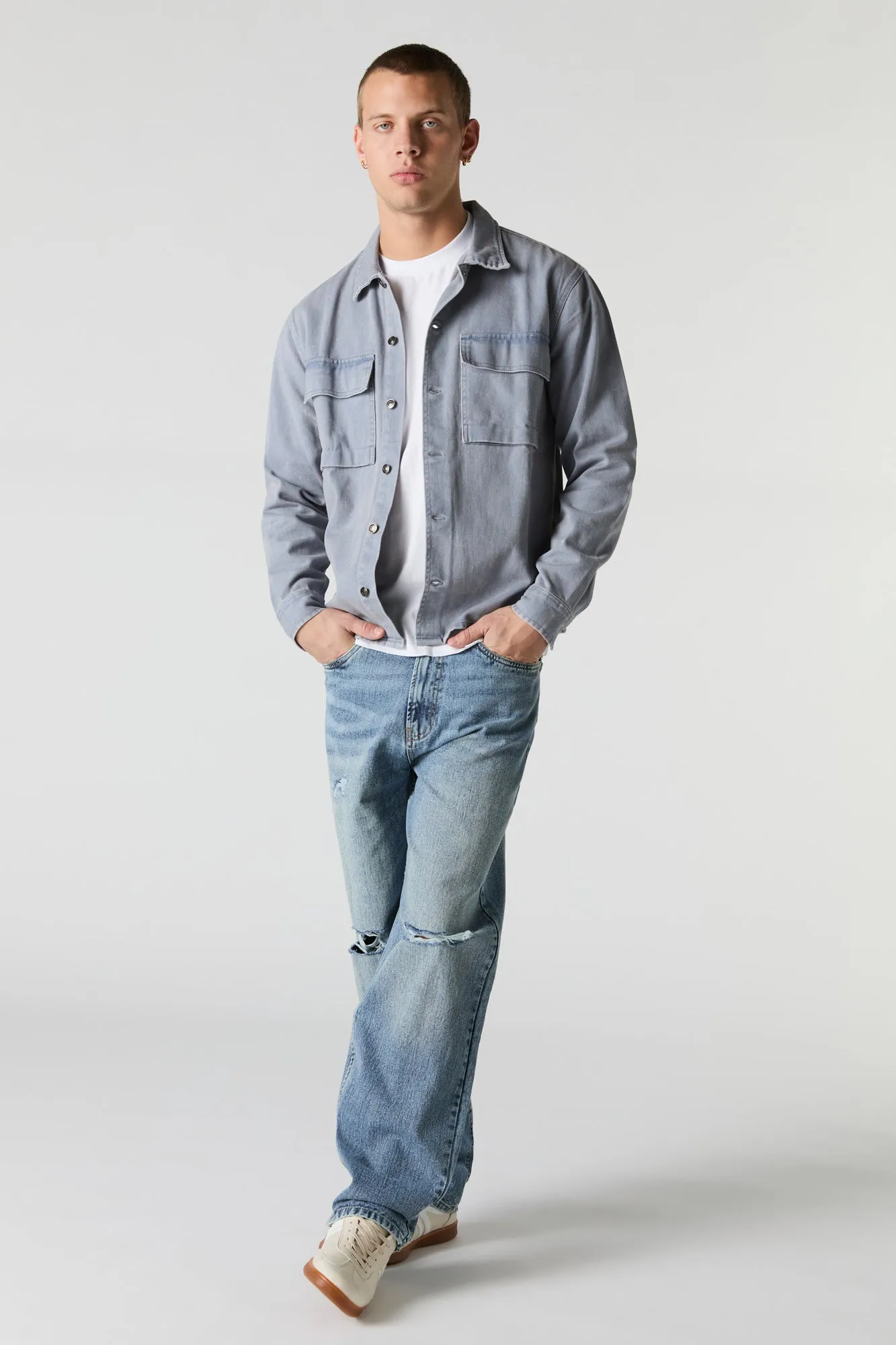 Haut boutonné en denim délavé avec col