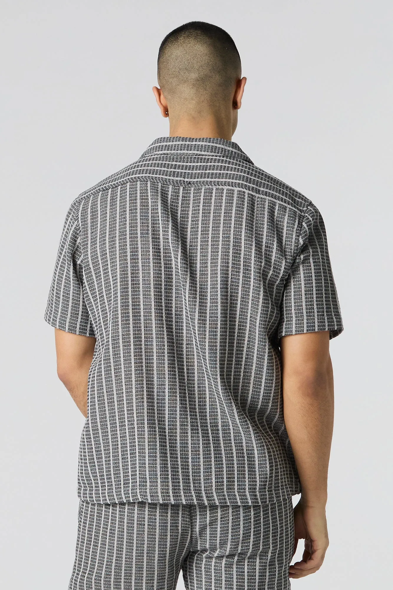 Haut boutonné en tricot texturé rayé