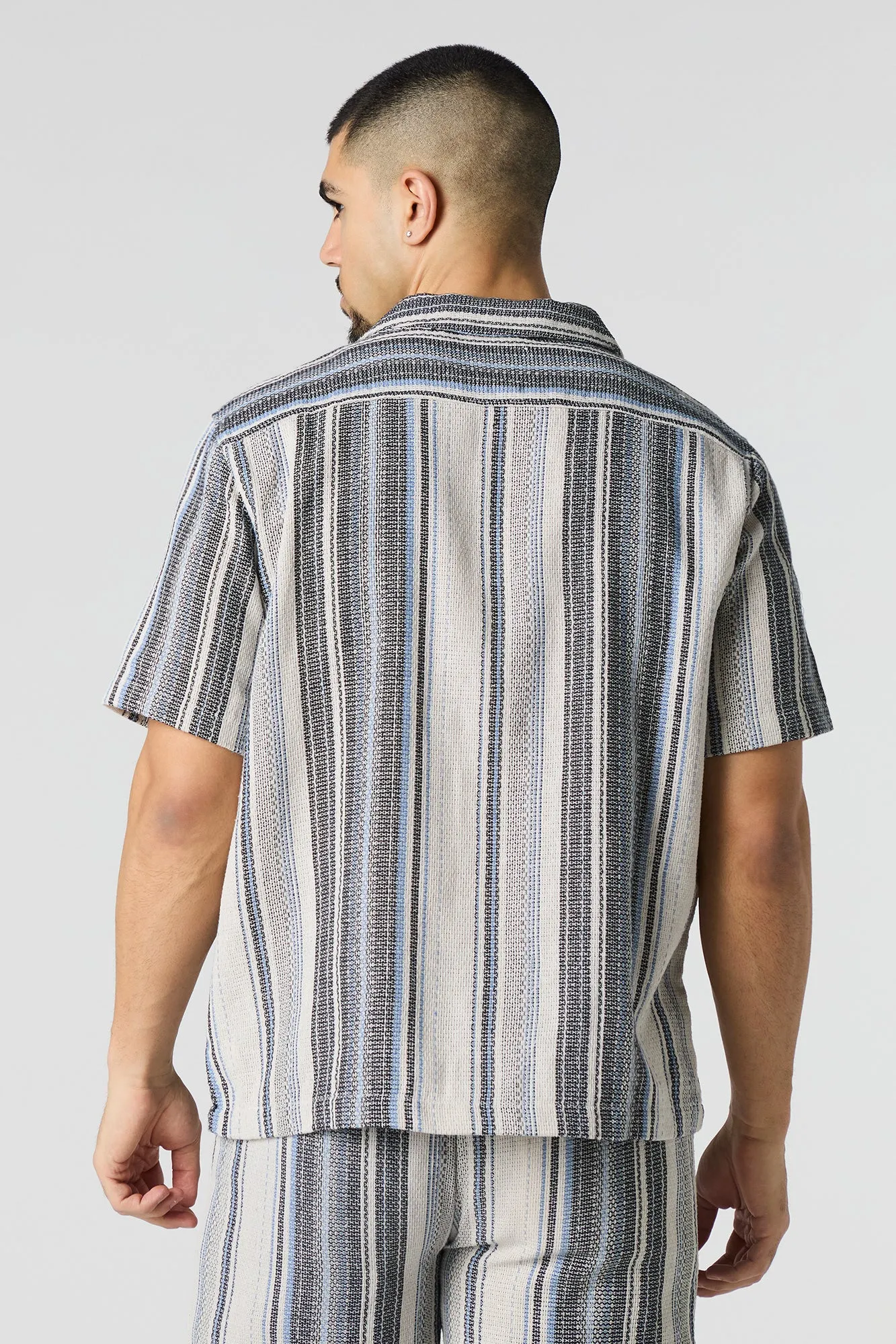 Haut boutonné en tricot texturé rayé