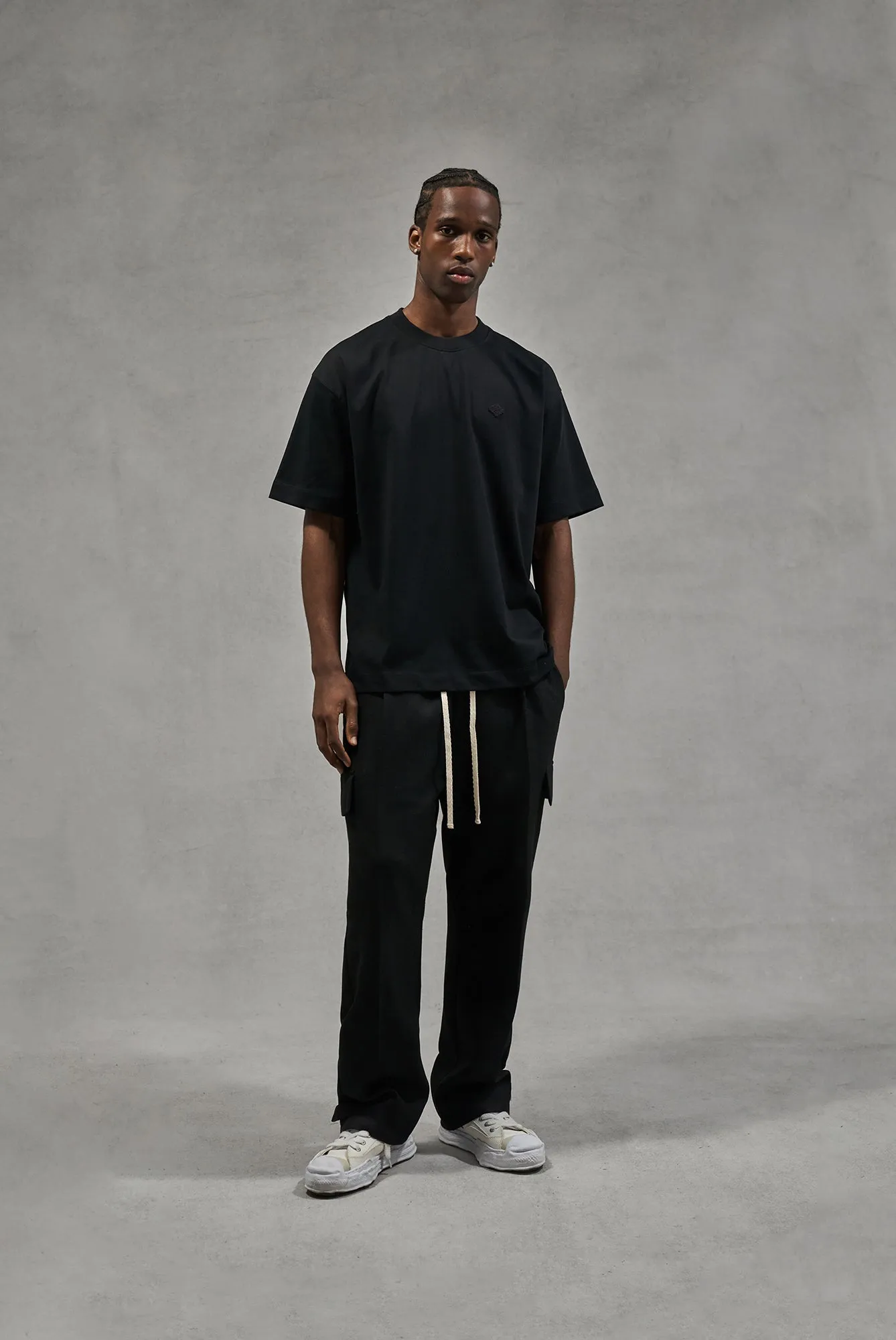 TONAL EMBLEM RELAXED T-SHIRT - BLACK