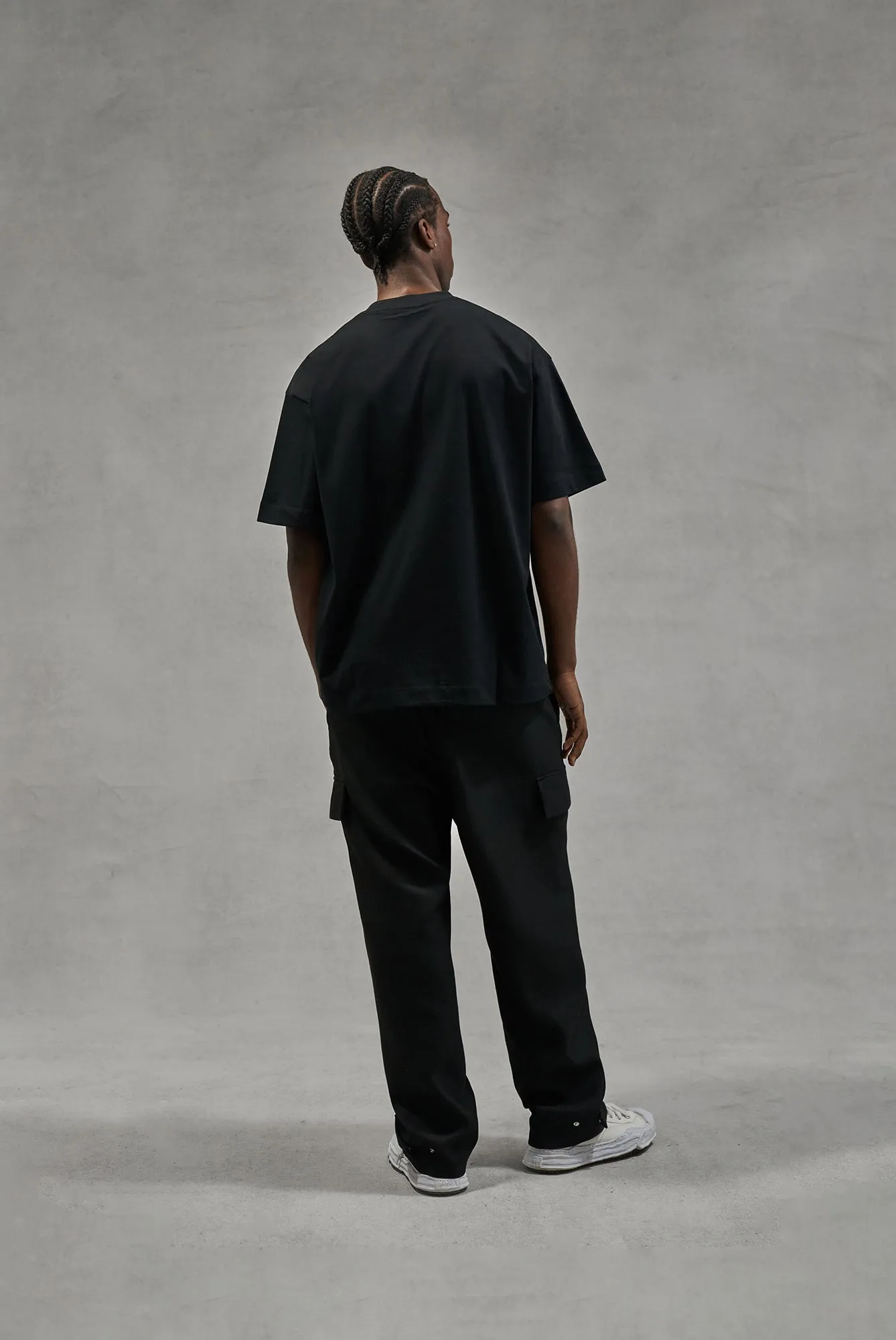 TONAL EMBLEM RELAXED T-SHIRT - BLACK